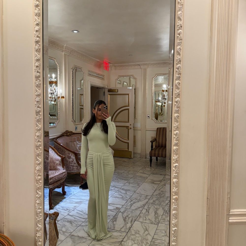 Elegant Light Green Long Sleeve Dress - Picture 1 of 3